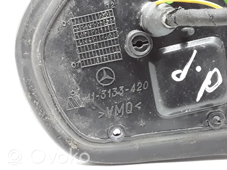 Mercedes-Benz E W211 Parte dello specchietto retrovisore della portiera anteriore 413133420