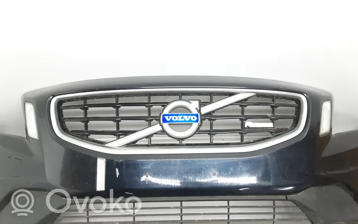 Volvo V60 Zderzak przedni 31290975