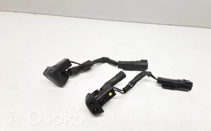 Volvo V60 Windshield washer spray nozzle 