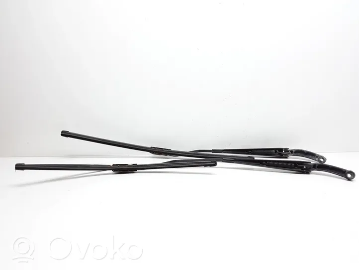 Volvo S60 Priekinio stiklo valytuvų kojelė 8624269