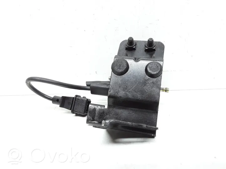 Volvo S70  V70  V70 XC Valve vacuum 1271890