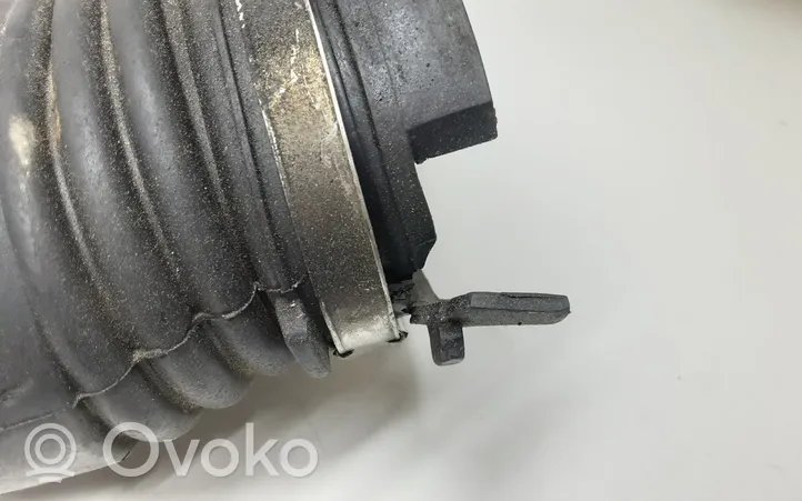 Mercedes-Benz ML W164 Turboahtimen ilmanoton letku A6420943497