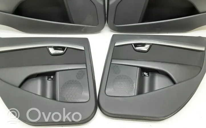 Volvo V70 Set di rivestimento del pannello della portiera 39883529