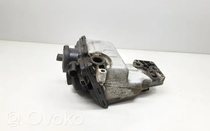 Volvo V70 Mocowanie / uchwyt filtra oleju 31338685