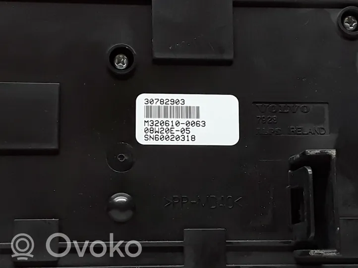 Volvo V70 Panel klimatyzacji 30782903