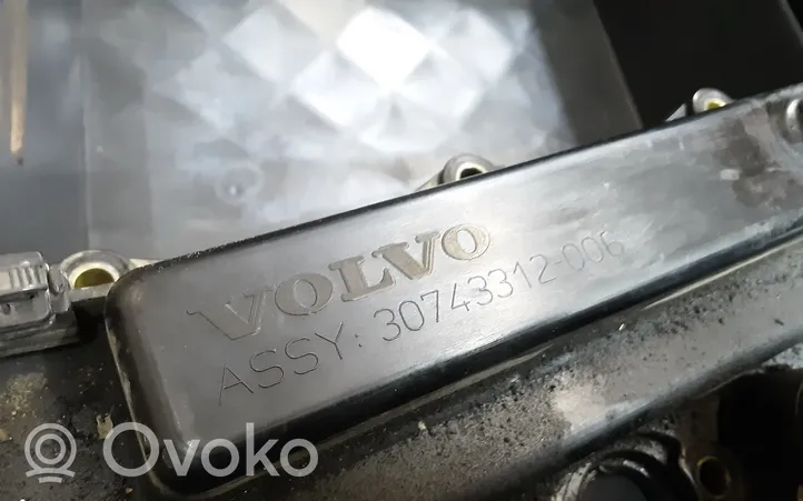 Volvo S80 Pokrywa zaworów 30743259