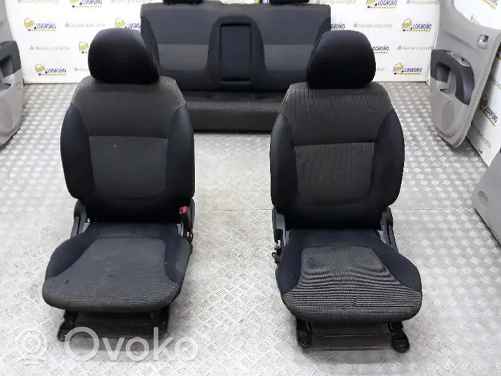 Mitsubishi L200 Seat set 