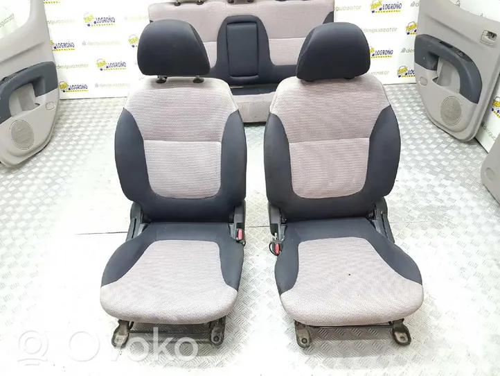 Mitsubishi L200 Seat set 