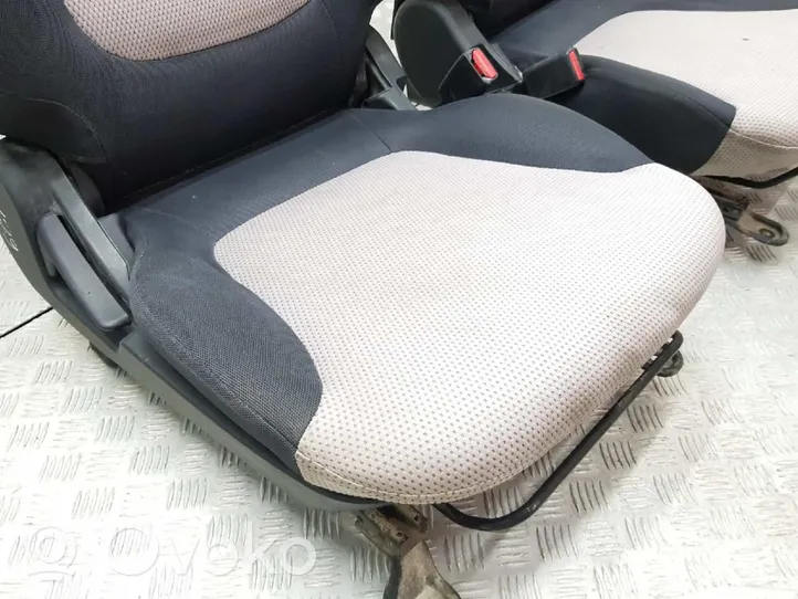 Mitsubishi L200 Seat set 