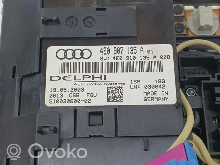 Audi A8 S8 D5 Kattokonsolin valaisinyksikön koristelista 4E0947097EC3