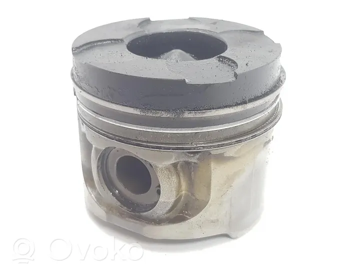 Mitsubishi L200 Piston with connecting rod 1110C313