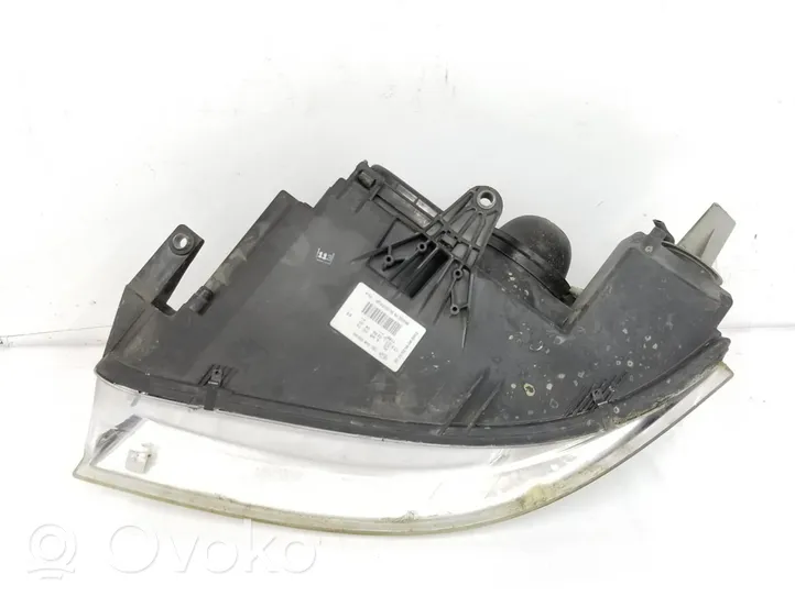 Volkswagen PASSAT B5.5 Lampa przednia 3B0941016AN