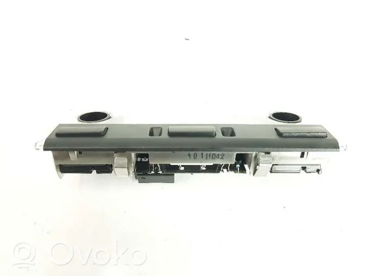 BMW X3 E83 Rivestimento della console di illuminazione installata sul rivestimento del tetto 63318364929