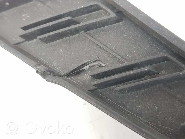 Seat Leon IV Etupuskurin alempi jäähdytinsäleikkö 5F0853665G