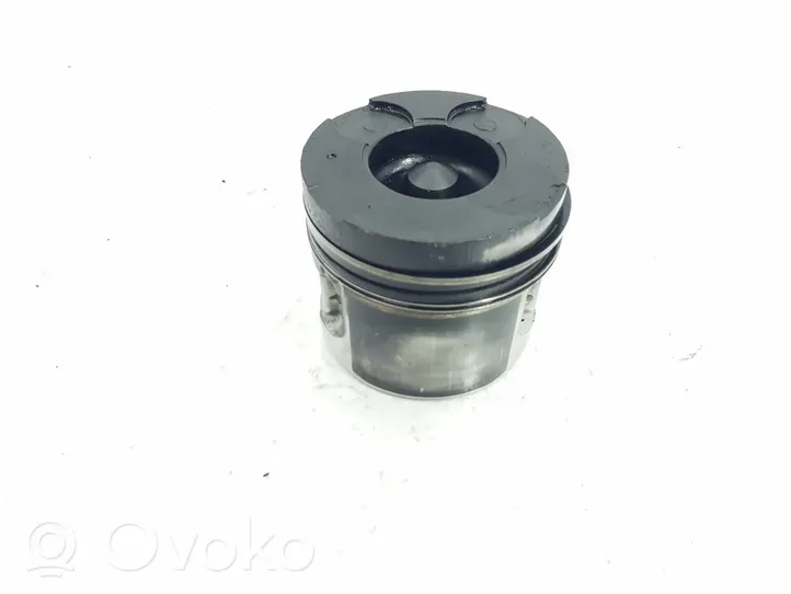 Mitsubishi L200 Piston avec bielle 1110A594