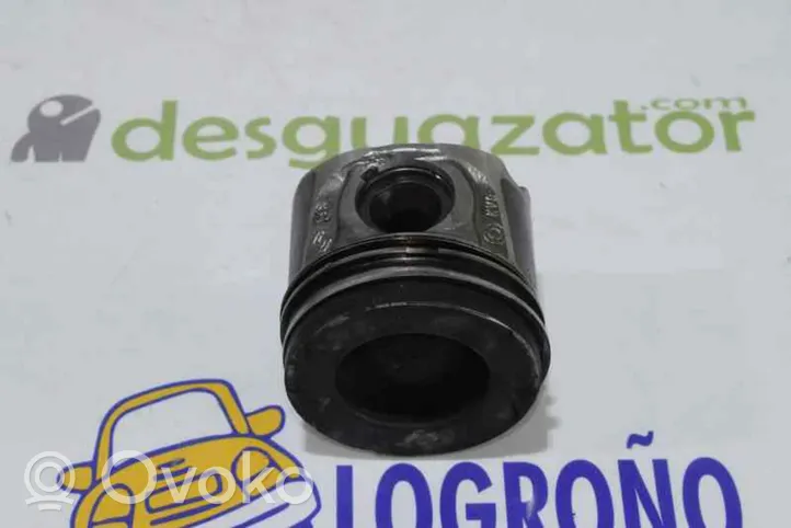 Renault Trafic I Piston avec bielle 7701479102