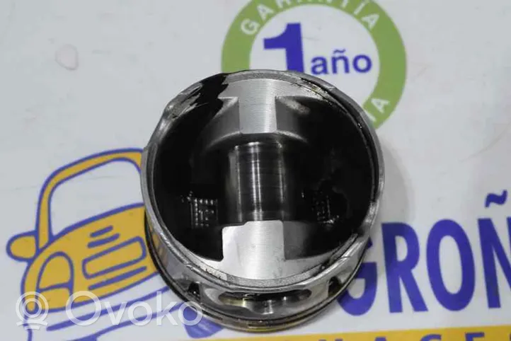 Renault Trafic I Piston avec bielle 7701479102