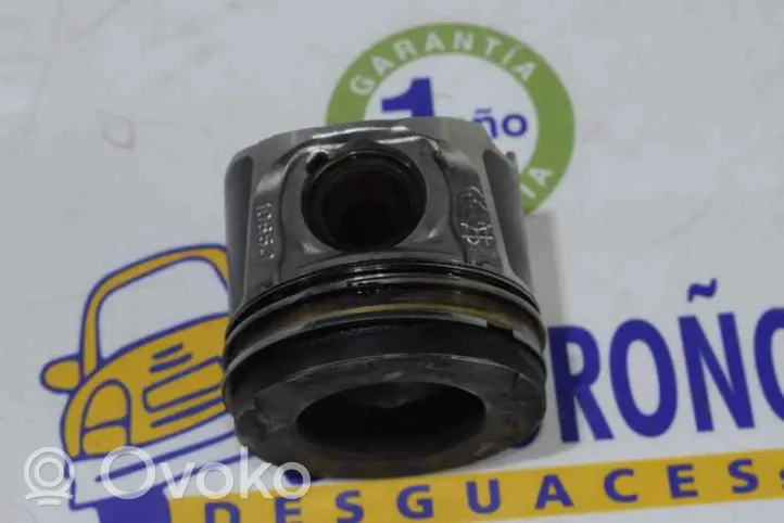 Renault Trafic I Piston avec bielle 7701479102