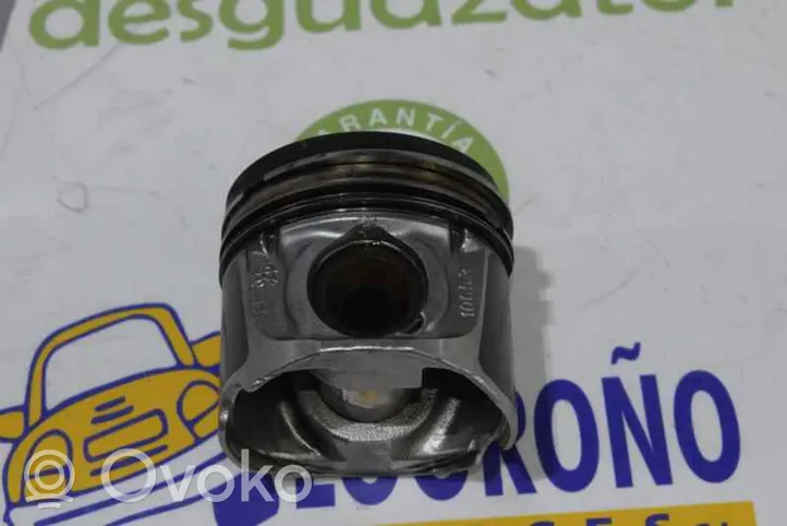 Renault Trafic I Piston avec bielle 7701479102