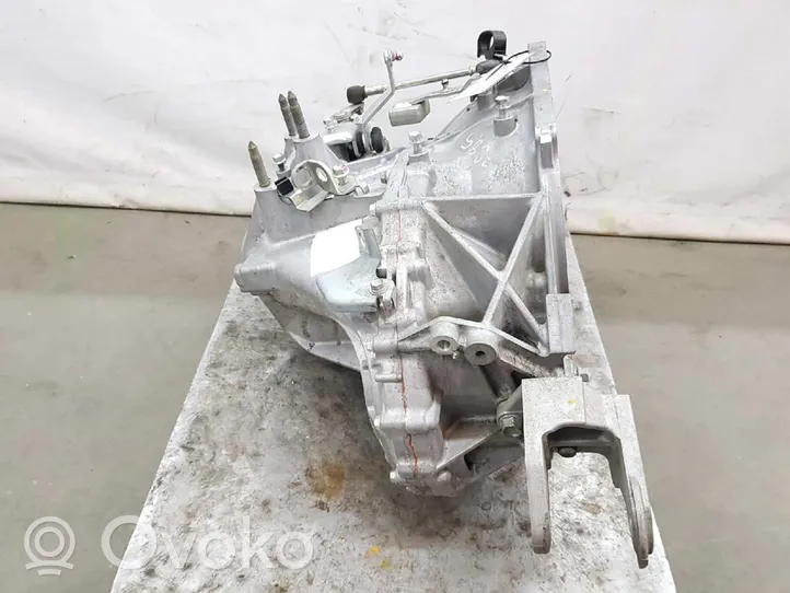 Mitsubishi Outlander Manual 5 speed gearbox 2500A339