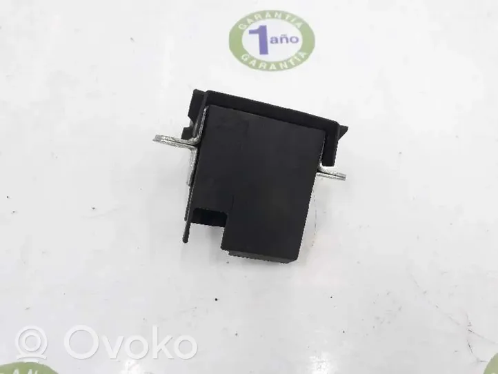 Volkswagen Tiguan Tailgate lock latch 5M0827505E