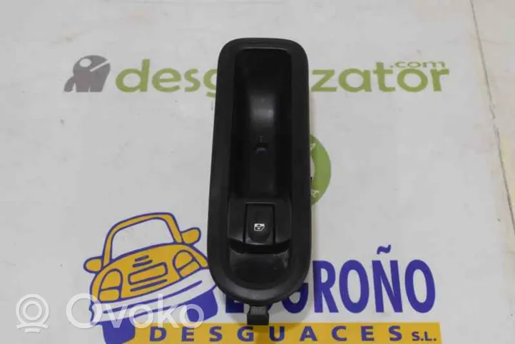 Renault Twingo II Interrupteur commade lève-vitre 8200214936