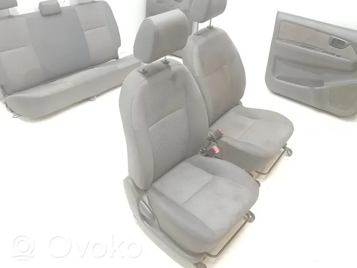 Toyota Hilux (AN10, AN20, AN30) Sėdynių komplektas 