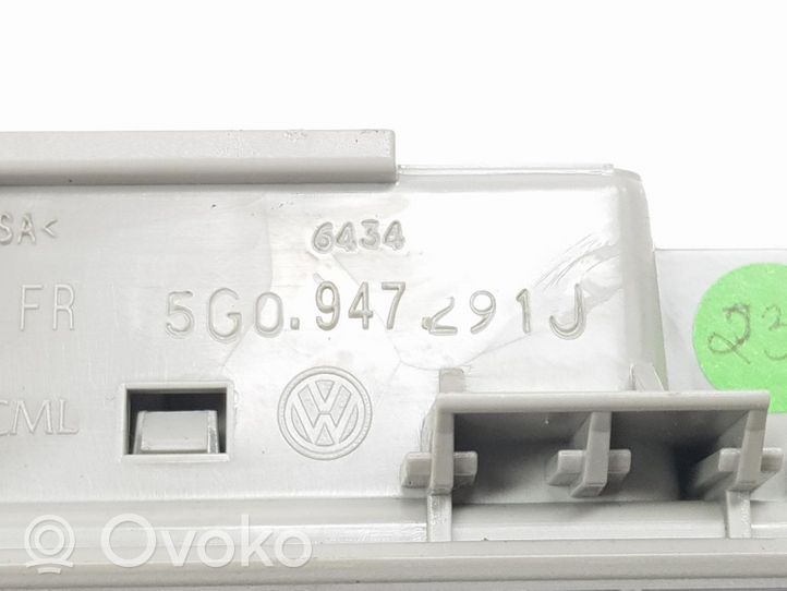 Volkswagen Touran II Rivestimento della console di illuminazione installata sul rivestimento del tetto 5G0947291J