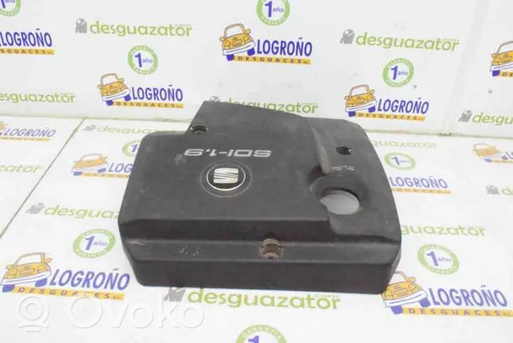 Seat Ibiza II (6k) Variklio dangtis (apdaila) 038103925FR