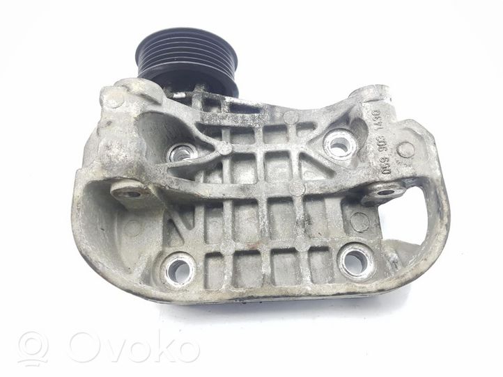 Audi Q7 4M Supporto del generatore/alternatore 059903143Q