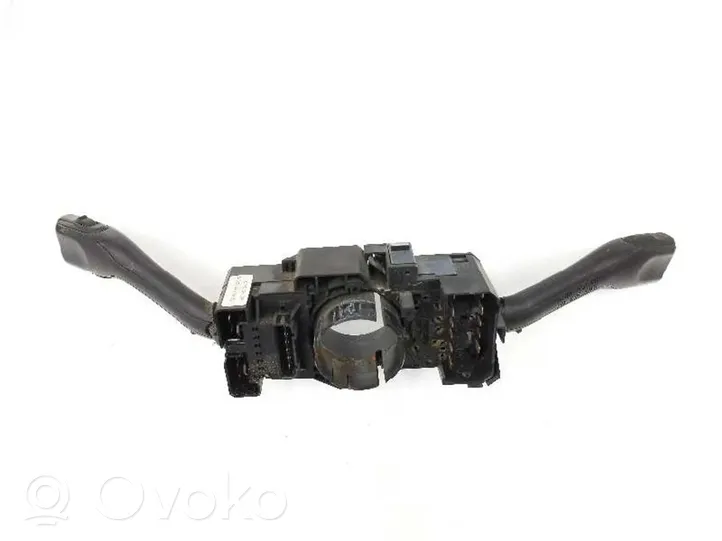 Audi TT Mk1 Pulsanti/interruttori sul volante 8L0953513G