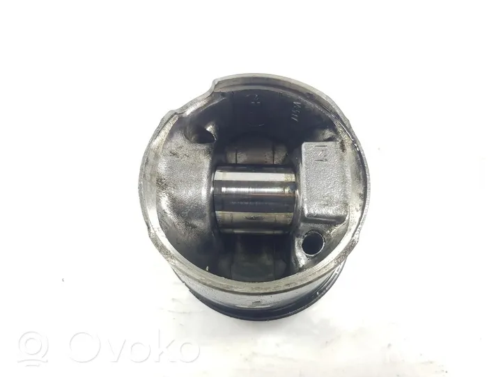 Volvo C30 Piston avec bielle 31251339