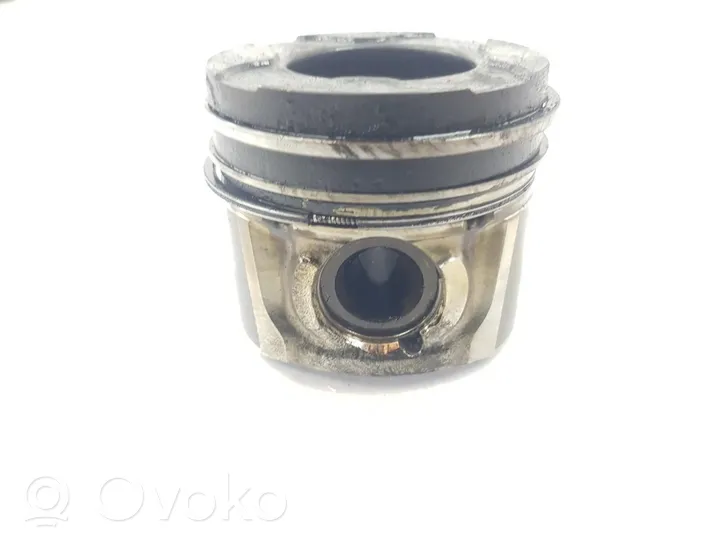 Volvo C30 Piston avec bielle 31251339