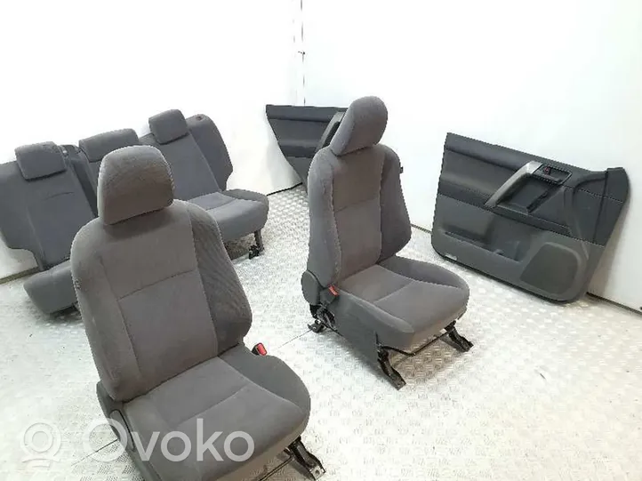 Toyota Land Cruiser (J120) Set sedili 