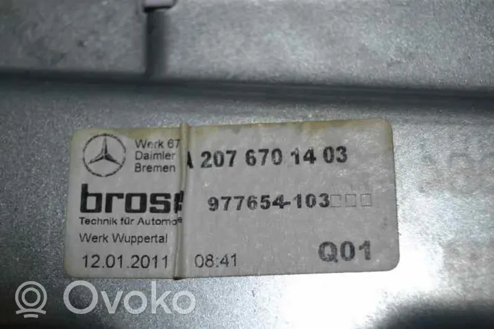 Mercedes-Benz E A207 Elektryczny podnośnik szyby drzwi tylnych A2076701803