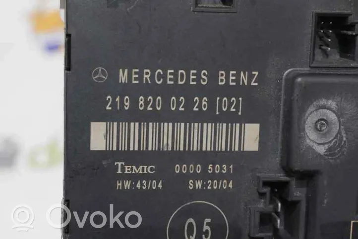 Mercedes-Benz CLS C219 Oven keskuslukituksen ohjausyksikön moduuli 2198200226