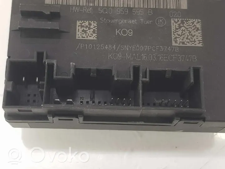 Audi A3 S3 8V Oven keskuslukituksen ohjausyksikön moduuli 5Q0959595E