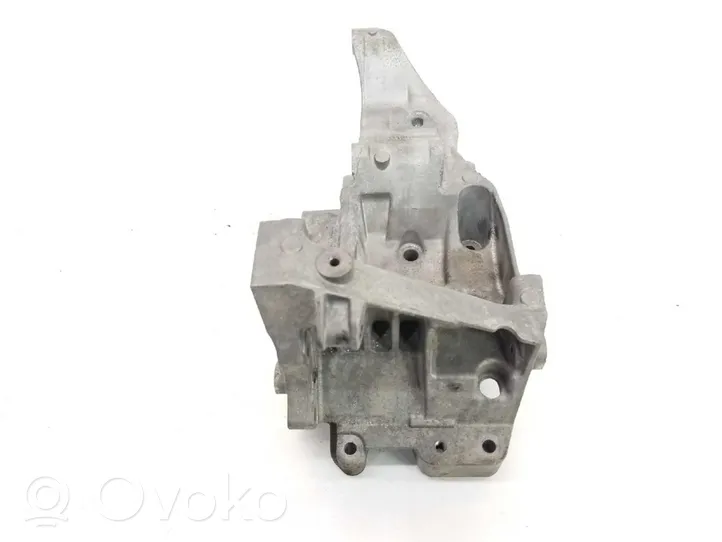 BMW 1 E82 E88 Soporte del alternador 11167802639