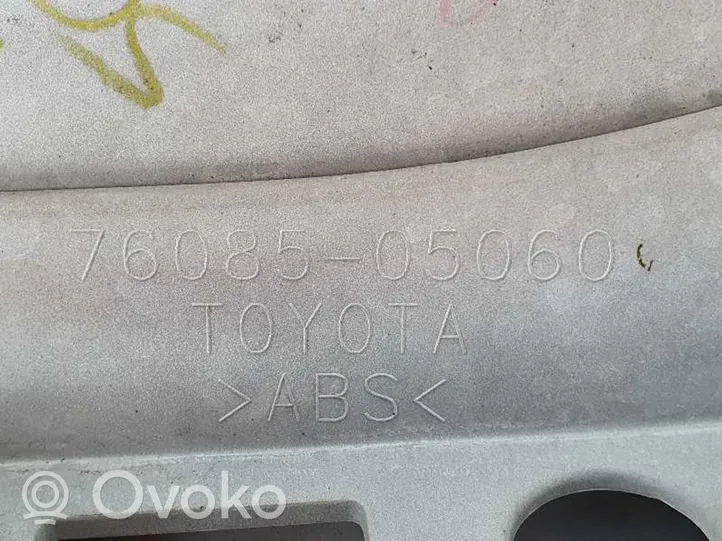 Toyota Avensis T270 Takaluukun/tavaratilan spoileri 7608505060