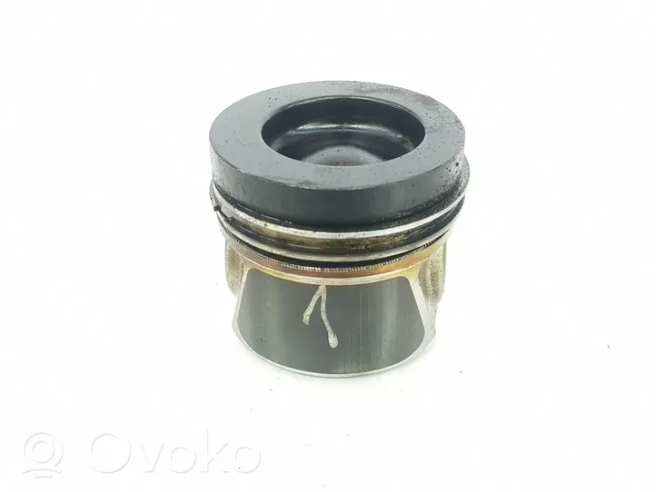 Volkswagen Touran II Piston avec bielle 04L107065A