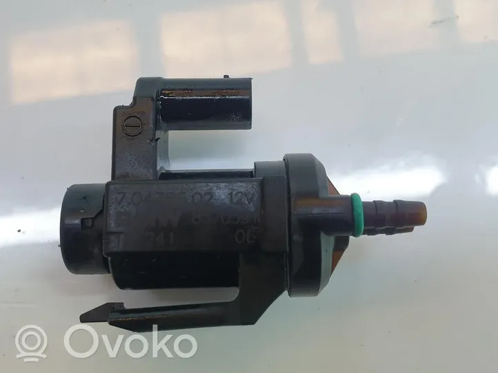 BMW 3 F30 F35 F31 Vacuum valve 8570591