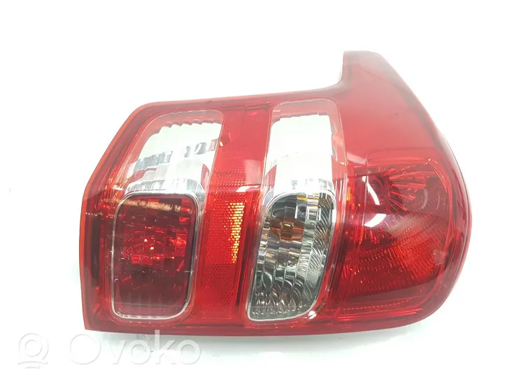 Mitsubishi L200 Luci posteriori 8330A945