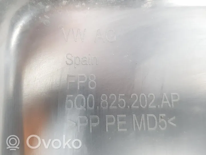 Volkswagen T-Roc Moottorin alustan välipohjan roiskesuoja 5Q0825202AP