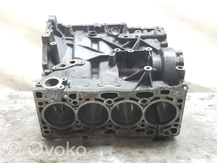 Volkswagen Golf VII Blok silnika 04L100103