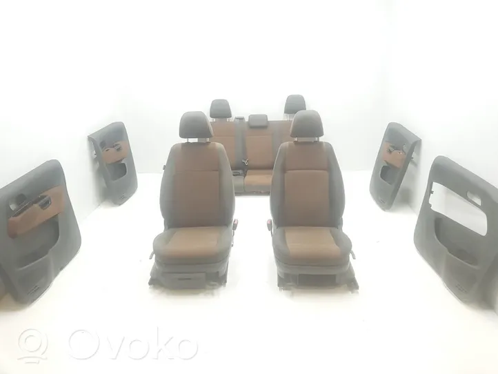 Volkswagen Amarok Fotele / Kanapa / Komplet 