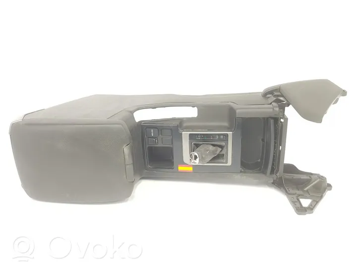 Toyota Land Cruiser (J120) Podłokietnik tunelu środkowego 5891060070E0