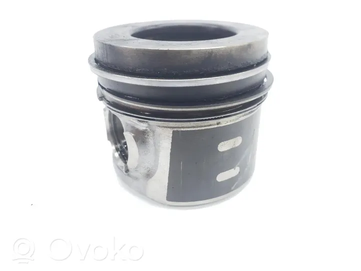 Volvo V40 Piston avec bielle 31330165