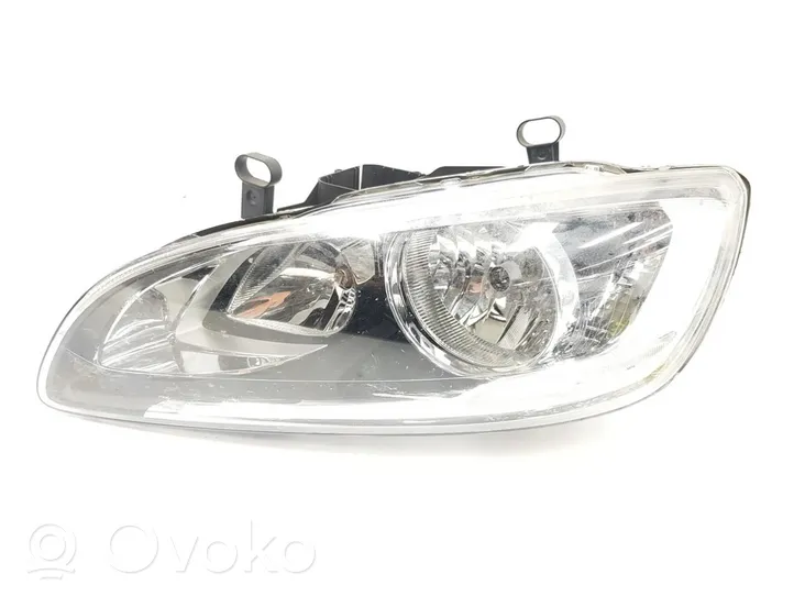 Volvo S60 Lampa przednia 31420269