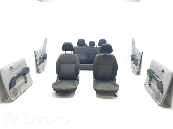 Mitsubishi L200 Sēdekļu komplekts 