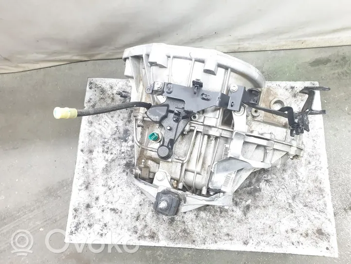 Renault Trafic III (X82) Manual 5 speed gearbox PF6082